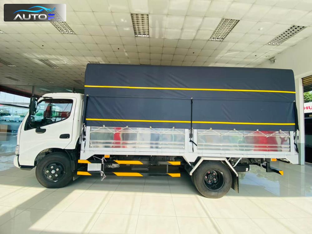 Xe tải Hino XZU650L (1.9t - 4.5m) thùng mui bạt